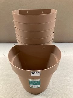 6 X VECA RECYCLED PLASTIC CLEO VASO WALL HUNG 25CM PLANTERS IN TERRACOTTA FINISH: LOCATION - B4