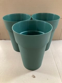 3 X VECA RECYCLED PLASTIC CLEO ALTO VASO TALL PLANT POTS IN DARK GREEN: LOCATION - B4