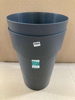 2 X VECA RECYCLED PLASTIC CLEO ALTO VASO TALL PLANT POTS IN CHARCOAL GREY: LOCATION - B4