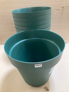 6 X VECA RECYCLED PLASTIC CLEO VASO WHEELED 40CM PLANT POTS IN DARK GREEN: LOCATION - B4