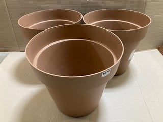 3 X VECA RECYCLED PLASTIC CLEO VASO WHEELED 40CM PLANT POTS IN TERRACOTTA: LOCATION - B4