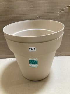 2 X VECA RECYCLED PLASTIC CLEO VASO 40CM WHEELED PLANT POTS IN CREAM: LOCATION - B4