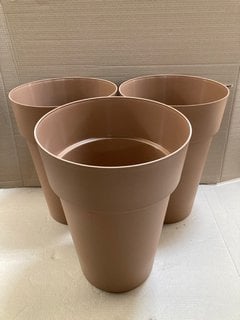 3 X VECA RECYCLED PLASTIC CLEO ALTO TALL PLANTERS IN TERRACOTTA: LOCATION - B4