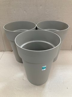 3 X VECA RECYCLED PLASTIC CLEO VASO ALTO 45CM PLANTERS IN STONE: LOCATION - B4