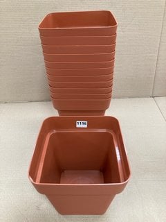 12 X VECA RECYCLED PLASTIC CLEO VASO QUADRATO 24CM SQUARE STYLE PLANTERS IN TERRACOTTA: LOCATION - B4