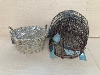 QTY OF ASSORTED ITEMS TO INCLUDE WIRE STYLE HANGING BASKET PLANTERS IN AGED BRONZE EFFECT FINISH: LOCATION - B5