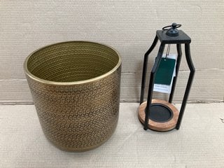 2 X ASSORTED ITEMS TO INCLUDE SOLIS EMBOSSED PLANTER IN GOLD: LOCATION - B5