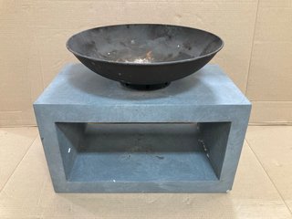 FIREBOWL & RECTANGLE GARDEN CONSOLE FIREPIT IN CEMENT FINISH: LOCATION - B5