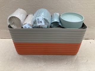 QTY OF ASSORTED GARDEN PLANT POT WATER TRAYS IN ASSORTED SIZES AND STYLES: LOCATION - B5