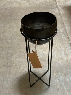 NKUKU ENDO RECLAIMED IRON PLANTER WITH STAND IN BLACK: LOCATION - B6