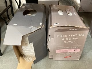 2 X ASSORTED JOHN LEWIS & PARTNERS DUVETS TO INCLUDE NATURAL DUCK FEATHER AND DOWN KING SIZE DUVET: LOCATION - C9