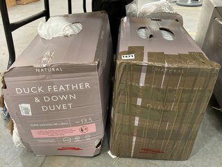 2 X ASSORTED JOHN LEWIS & PARTNERS DUVETS TO INCLUDE NATURAL DUCK FEATHER AND DOWN SUPER KING SIZE DUVET: LOCATION - C9