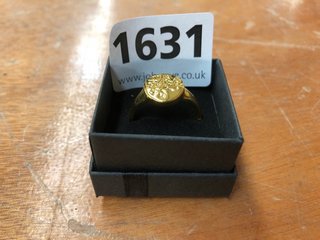 A GENTS YELLOW METAL RING: LOCATION - CR