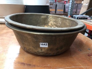 TWO VERY LARGE ANTIQUE BRASS BOWLS: LOCATION - CR