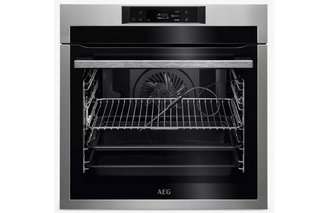 AEG BUILT IN SINGLE ELECTRIC OVEN : MODEL BPE742380M - RRP £749: LOCATION - D2