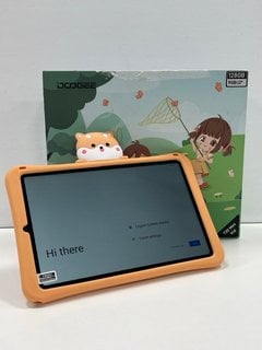 DOOGEE T20 MINI KIDS 128 GB TABLET WITH WIFI IN BLACK (WITH BOX, CASE, LANYARD, CHARGING CABLE & PLUG, VERY GOOD COSMETIC CONDITION) [JPTM122964] THIS PRODUCT IS FULLY FUNCTIONAL AND IS PART OF OUR P