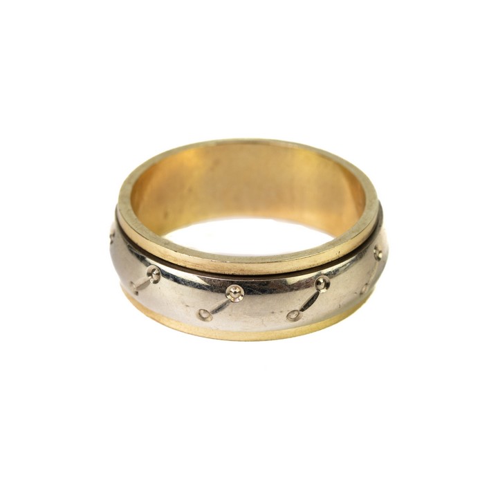 9ct Yellow and White Gold patterned Band Ring, Size P, 6.2g.  Auction Guide: £150-£200 (VAT Only Payable on Buyers Premium)