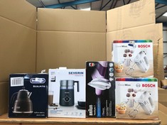 QUANTITY OF KITCHEN ITEMS TO INCLUDE DELONGHI SCOLPITO ELETRIC KETTLE: LOCATION - TABLES