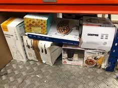 QUANTITY OF KITCHEN & APPLIANCES ITEMS TO INCLUDE NOSTALGIA MWF5AQ MY MINI PERSONAL ELECTRIC WAFFLE MAKER, HASH BROWNS, FRENCH TOAST GRILLED CHEESE, QUESADILLA, BROWNIES, COOKIES, AQUA: LOCATION - A