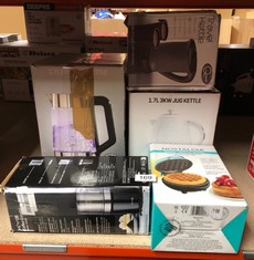 QUANTITY OF KITCHEN & APPLIANCES ITEMS TO INCLUDE NOSTALGIA MWF5AQ MY MINI PERSONAL ELECTRIC WAFFLE MAKER, HASH BROWNS, FRENCH TOAST GRILLED CHEESE, QUESADILLA, BROWNIES, COOKIES, AQUA: LOCATION - B