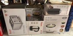 QUANTITY OF KITCHEN & APPLIANCES ITEMS TO INCLUDE SWAN ST14064N 4 SLICE TOASTER, POLISHED STAINLESS STEEL, 1850 W: LOCATION - C