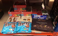 QUANTITY OF FOOD & DRINK ITEMS TO INCLUDE M&M'S SALTED CARAMEL & MILK CHOCOLATE PARTY BULK BAG, CHOCOLATE GIFT & MOVIE NIGHT SNACKS, 800G   SOME MAY BE PAST BEST BEFORE DATE : LOCATION - E