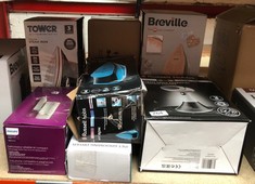 QUANTITY OF KITCHEN & APPLIANCES ITEMS TO INCLUDE RUSSELL HOBBS STEAM GENIE HANDHELD CLOTHES STEAMER, NO IRONING BOARD NEEDED, READY TO USE IN 45S, 200ML DETACHABLE WATER TANK, COMPACT GARMENT STEAME