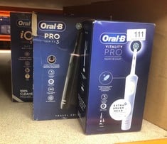 QUANTITY OF HEALTH & BEAUTY ITEMS TO INCLUDE ORAL-B VITALITY PRO ELECTRIC TOOTHBRUSHES ADULTS, BLUE: LOCATION - A