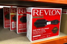 QUANTITY OF HEALTH & BEAUTY ITEMS TO INCLUDE REVLON ONE-STEP HAIR DRYER AND VOLUMISER FOR MID TO LONG HAIR (ONE-STEP, 2-IN-1 STYLING TOOL, IONIC AND CERAMIC TECHNOLOGY, UNIQUE OVAL DESIGN) RVDR5222: