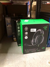 QUANTITY OF TECH & GAMING ITEMS TO INCLUDE RAZER BLACKSHARK V2 X - MULTI-PLATFORM WIRED ESPORTS HEADSET (TRIFORCE 50MM DRIVERS, ADVANCED PASSIVE NOISE CANCELLATION, 7.1 SURROUND SOUND, HYPERCLEAR CAR