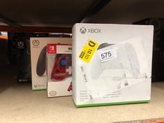 QUANTITY OF TECH & GAMING ITEMS TO INCLUDE XBOX WIRELESS CONTROLLER + USB-C CABLE (XBOX SERIES X/S): LOCATION - D