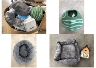 PALLET OF ASSORTED PET ITEMS TO INCLUDE GREY FURRY PET BED: LOCATION - BACK FLOOR(COLLECTION OR OPTIONAL DELIVERY AVAILABLE)