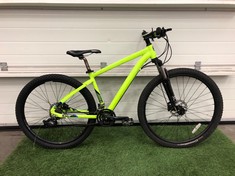 XCT28 MOUNTAIN BIKE FRONT SUSPENSION 30" WHEELS 17" FRAME SHIMANO TRIGGER SHIFT GEARS: LOCATION - BIKE RACKS(COLLECTION OR OPTIONAL DELIVERY AVAILABLE)