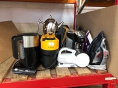 QUANTITY OF ASSORTED KITCHEN ITEMS TO INCLUDE RUSSELL HOBBS POWER STEAM ULTRA STEAM IRON: LOCATION - LEFT RACK(COLLECTION OR OPTIONAL DELIVERY AVAILABLE)