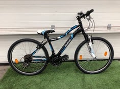 REEBOK FANTOM MOUNTAIN BIKE, 18 FRAME, 26 WHEELS, 21 SPEED GRIP SHIFT GEARS. :: LOCATION - LEFT RACK(COLLECTION OR OPTIONAL DELIVERY AVAILABLE)