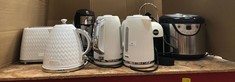 QUANTITY OF ASSORTED KITCHEN ITEMS TO INCLUDE DAEWOOD WHITE ELETRIC KETTLE: LOCATION - MIDDLE RACK(COLLECTION OR OPTIONAL DELIVERY AVAILABLE)