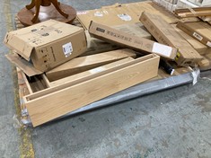 PALLET OF ASSORTED FURNITURE ITEMS/PARTS TO INCLUDE VIDA DESIGN LONGTON COMPUTER DESK (KERBSIDE PALLET DELIVERY)