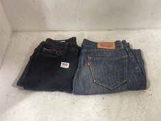 TOMMY JEANS SKINNY SIMON JEANS SIZE 30 / 34 IN BLACK TO INCLUDE LEVIS DENIM JEANS SIZE 30 / 30 IN BLUE