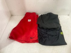 3 X SPORTS CLOTHING TO INCLUDE NIKE SWIM SHORTS SIZE MEDIUM IN RED