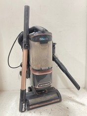 SHARK LIFT AWAY UPRIGHT VACUUM CLEANER