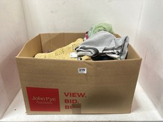 BOX OF ASSORTED CLOTHING / ITEMS TO INCLUDE ZARA WOMEN'S JEANS - WASHED GREY SIZE 38