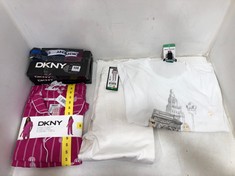 APPROX. 9 X ASSORTED WOMEN'S CLOTHING TO INCLUDE DKNY JEANS WOMEN'S T-SHIRT IN WHITE SIZE XL