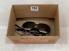 3 X ASSORTED ITEMS TO INCLUDE SWAROVSKI WOMEN'S SUNGLASSES - BLACK/GOLD