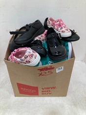 BOX OF ASSORTED CHILDREN'S SHOES TO INCLUDE SCHOOL GIRLS FOOTWEAR SHOES IN BLACK SIZE 11