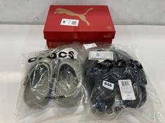 3 X ASSORTED BRANDED FOOTWEAR TO INCLUDE CROCS UK SIZE 4 IN ELEPHANT GREY