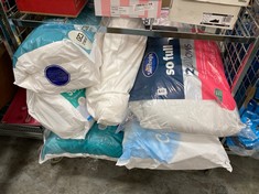 QUANTITY OF ASSORTED BEDDING TO INCLUDE SILENTNIGHT SO FULL PILLOW PAIR