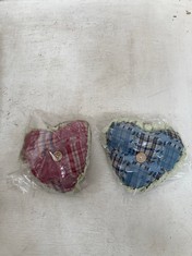 48 X STONE THE CROWS SET OF THREE HEARTS - ASS.COLOURS - WIDTH 12.5CM