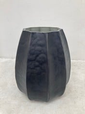 4 X STONE THE CROWS MEDIUM VASE - (H) 24 X (W) 16 X (D) 16 CM - TOTAL RRP Â£66