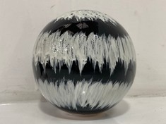 24 X STONE THE CROWS MEDIUM SPHERE - DIAMETER 10.5CMS