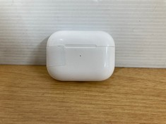 APPLE AIRPODS EAR BUDS. (UNIT ONLY AND RIGHT EAR BUD ONLY) [JPTC70648]